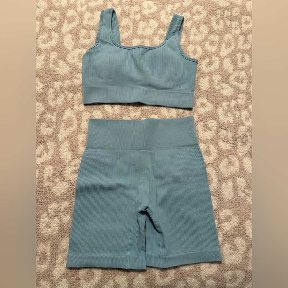 Amazon two piece workout set - Picture 2 of 7